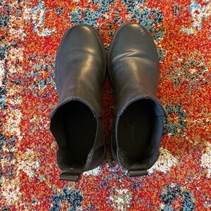 Womens black boots. Size 7.5.